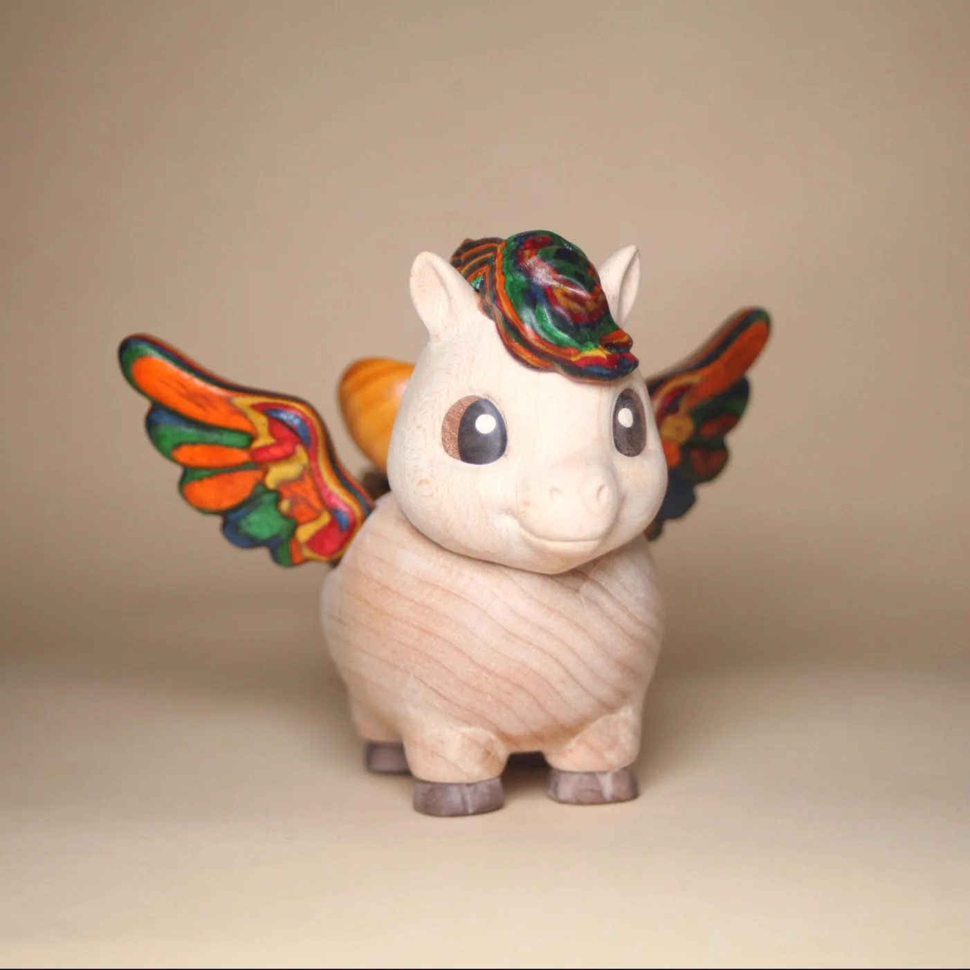 Rainbow Pegasus Figurine Solid Wood Spliced Craft Ornament Bring Fortune Desktop Car Interior Entrance Home Decor Gift