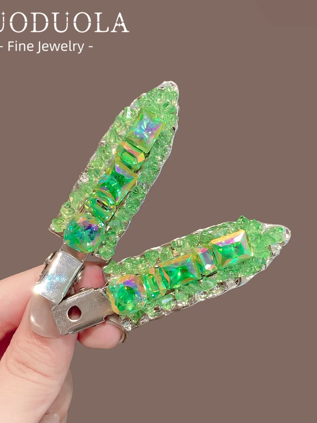 presilha-de-cabelo-elegante-e-versatil-com-diamantes-em-formato-de-flecha-presilha-bico-de-pato-para-franja-lateral-acessorios-de-cabelo-modernos-grampos-de-cabelo