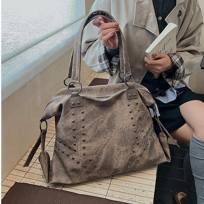 

Роскошная винтажная сумка для подгузников для женщин, элегантная сумка через плечо, минималистичная дизайнерская сумка-тоут из кожи, стильная и модная сумка для повседневного использования.