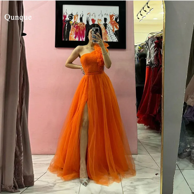 

Qunque Customized Orange Prom Dresses One Shoulder Tulle Pleat Ruffles Party Gowns Sexy Leg Slit A-line Abendkleid Formal Gowns