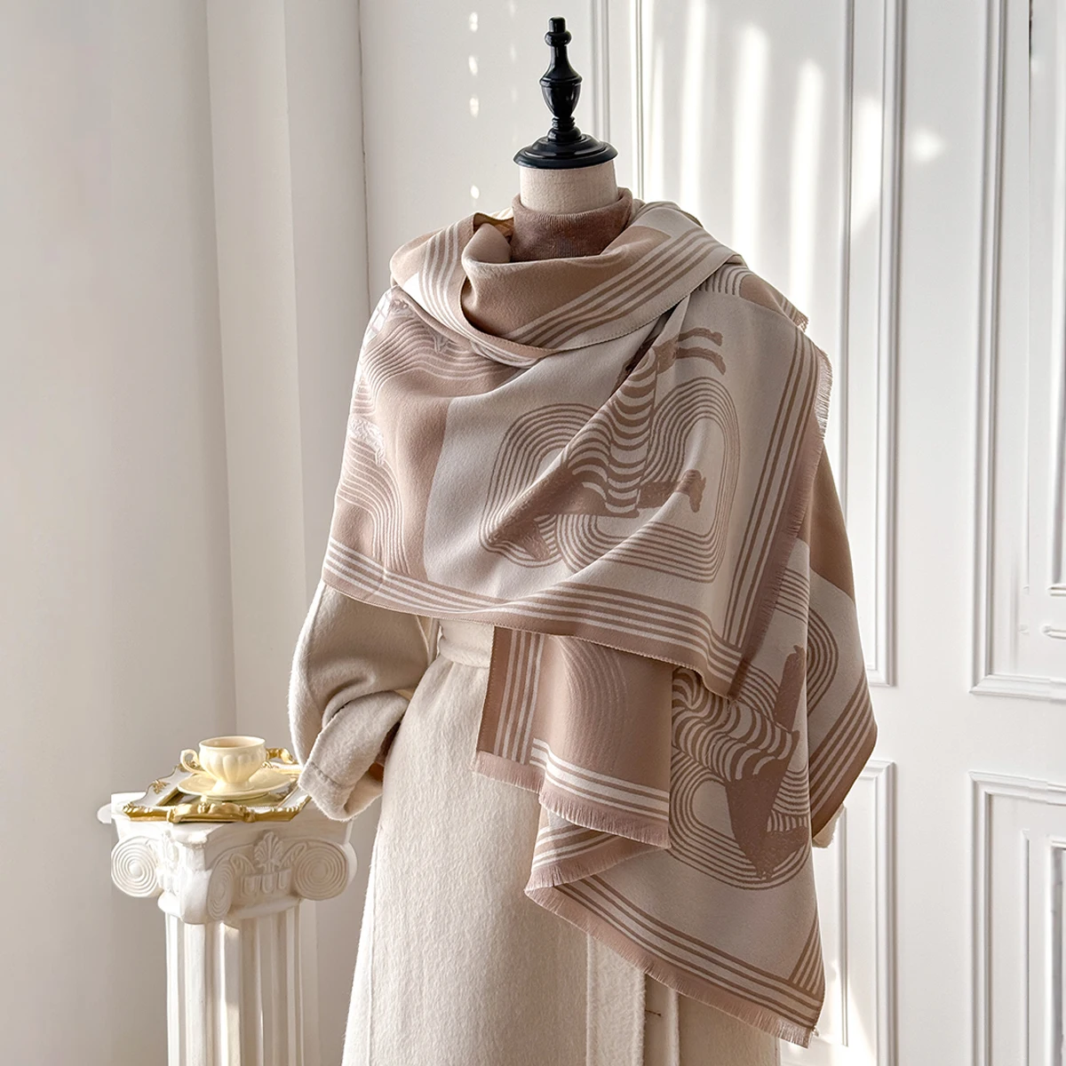 Modischer Winterschal aus Kunstkaschmir für Damen, Vintage-Muster und Quasten, weicher, warmer Schal, eleganter Wickelschal, ideal für Winter-Styling – Detail 10
