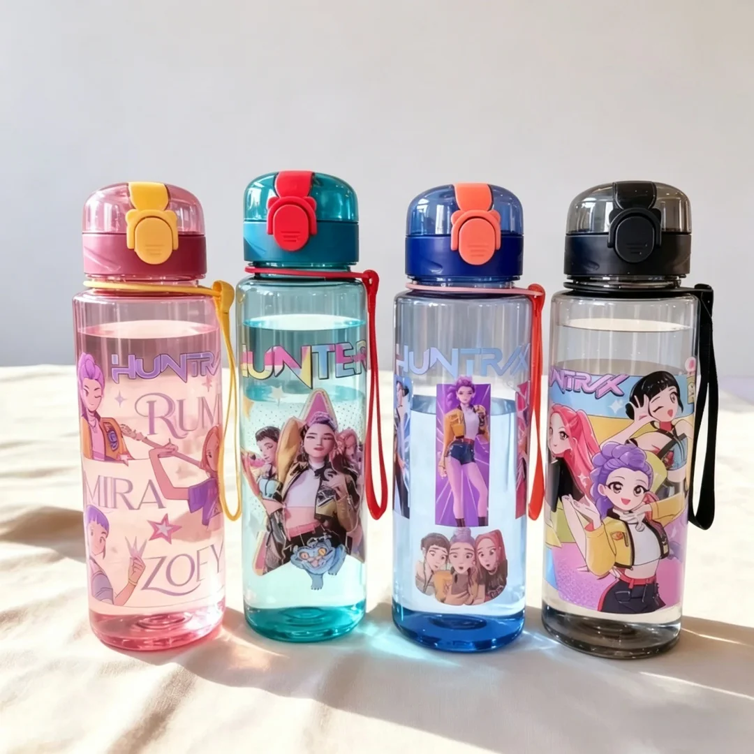 Botella de agua con diseño de chica bonita de dibujos animados, 700 ml, moderna y elegante, con cordón portátil para fácil transporte. Duradero, Ligero
