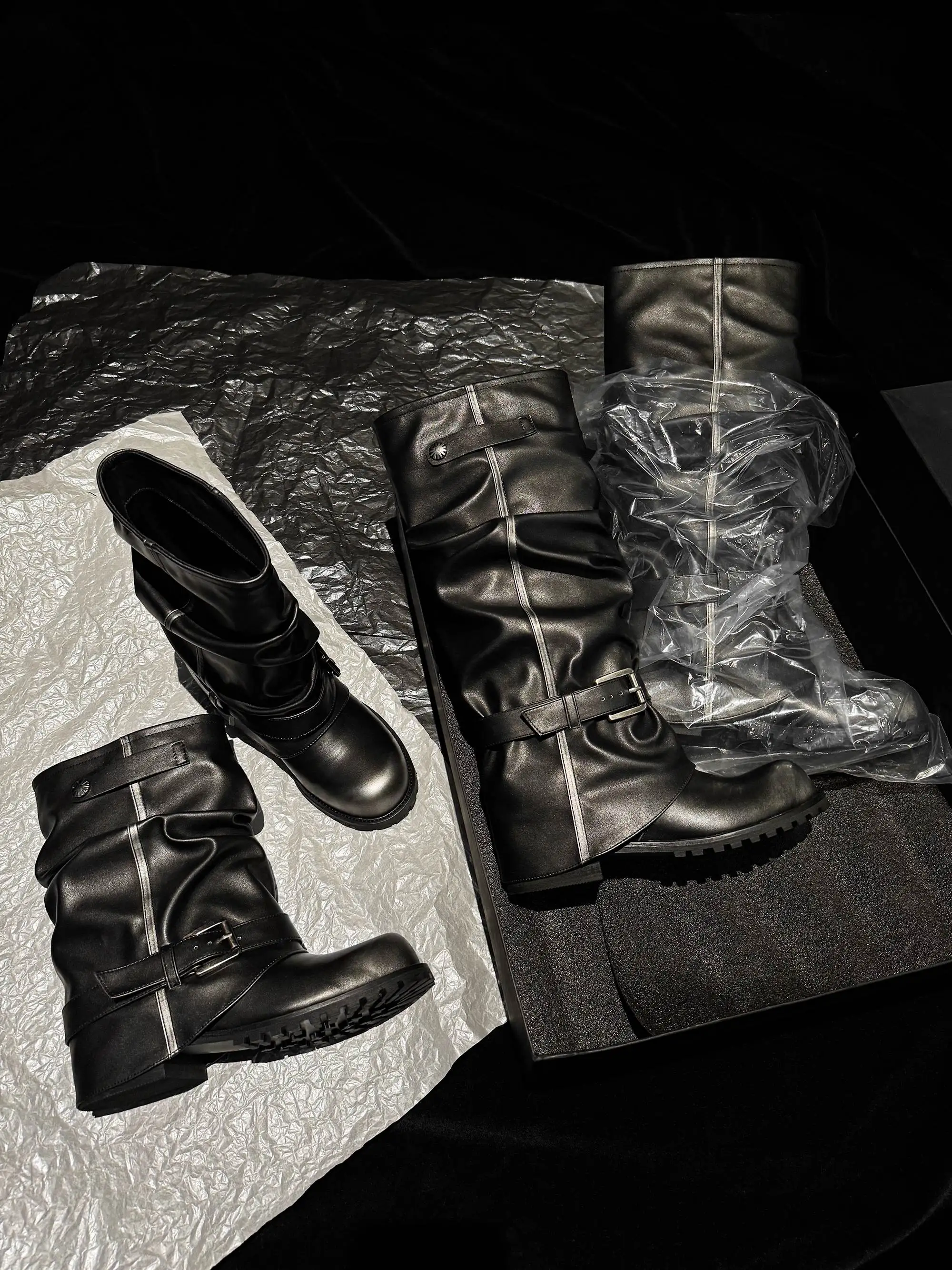 جلد البقر ميد الكعوب مطوي حزام مشبك الرجعية الأحذية الغربية أحذية الشتاء الدافئة الخريف العلامة التجارية الفاخرة يؤرخ النساء منتصف العجل الأحذية