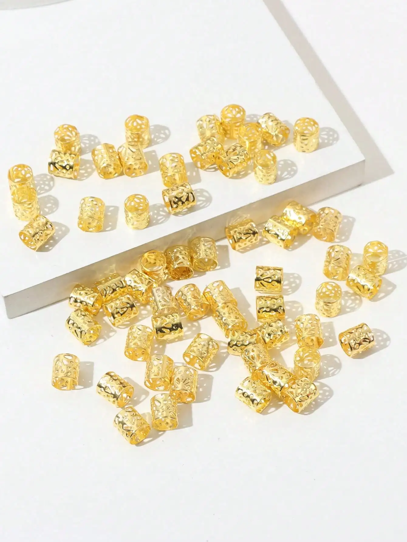 

Набор из 60 двухслойных золотых блестящих колец для волос с защитой от скольжения – прочные аксессуары для плетения кос в стиле панк для женщин, водонепроницаемые блестящие украшения для пальцев