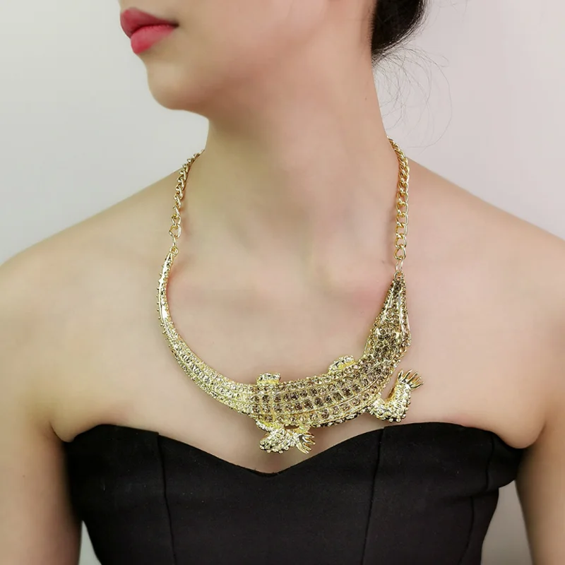 

Luxury Retro Crocodile Design Titanium Necklace European American Fashion Micro-Inlaid Zircon Jewelry