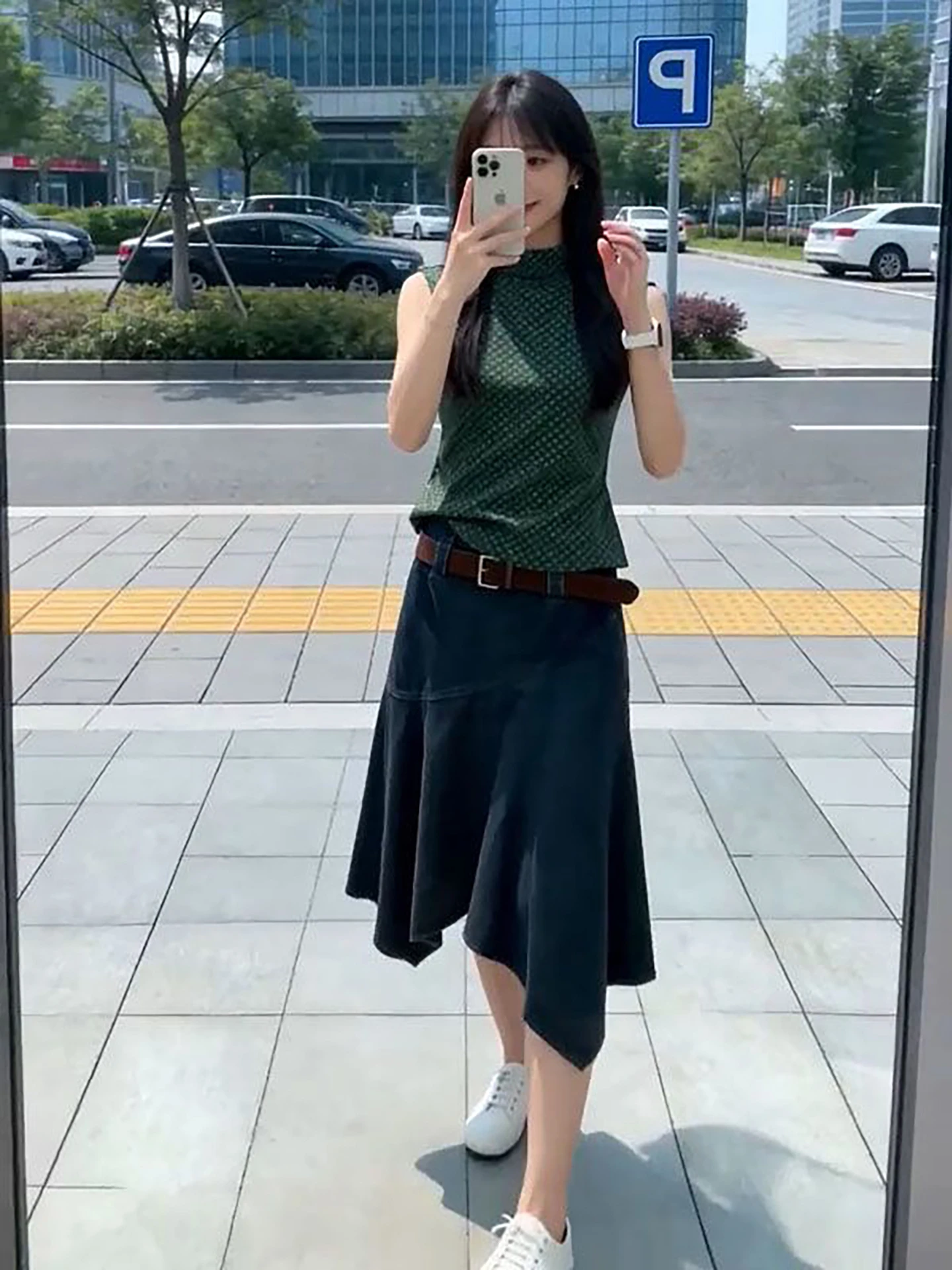 

New Commuter Green Polka Dot Sleeveless Vest with Denim Asymmetrical Skirt Two-Piece Set Fashionable Casual Outfit