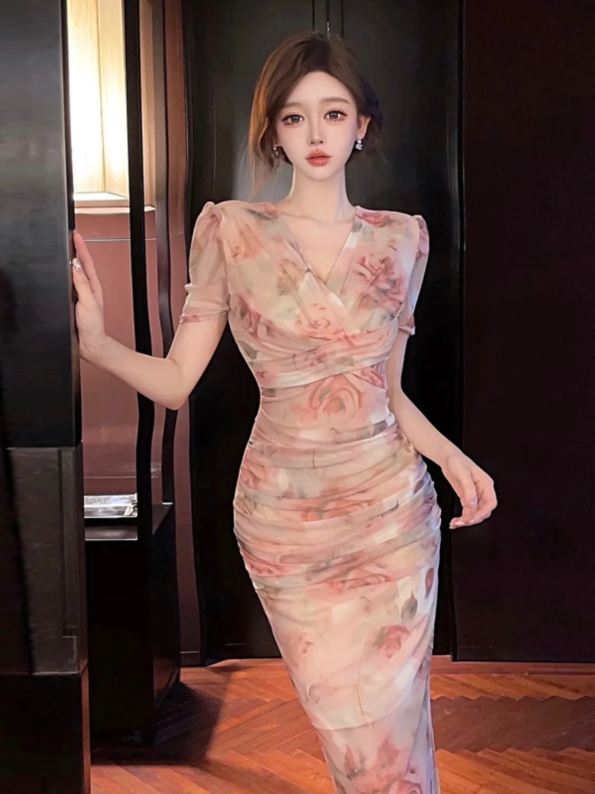 エレガントなヴィンテージ風花柄ドレス セクシーなメッシュVネック ウエストシェイプ スリット入りミディ丈 トレンド通勤 ハイウエスト ポリエステル繊維