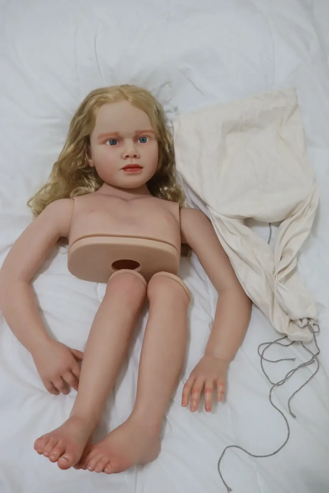 

DLS 42 дюйма Reborn Baby Gabriella, ограниченная поставка, индивидуальный набор для художника, окрашенный деталь своими руками, с укорененными волосами ручной работы и тканевым корпусом