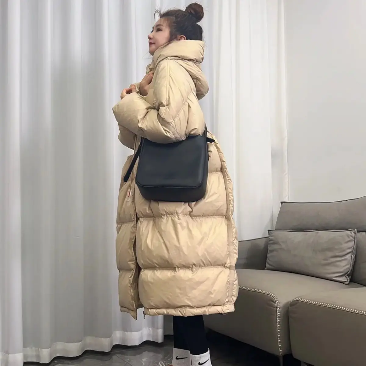 2024 European Winter Fashion New Women\'s Oversized Down Jacket Loose Commuting Leisure Windproof Hoodie White Duck Down Parkas