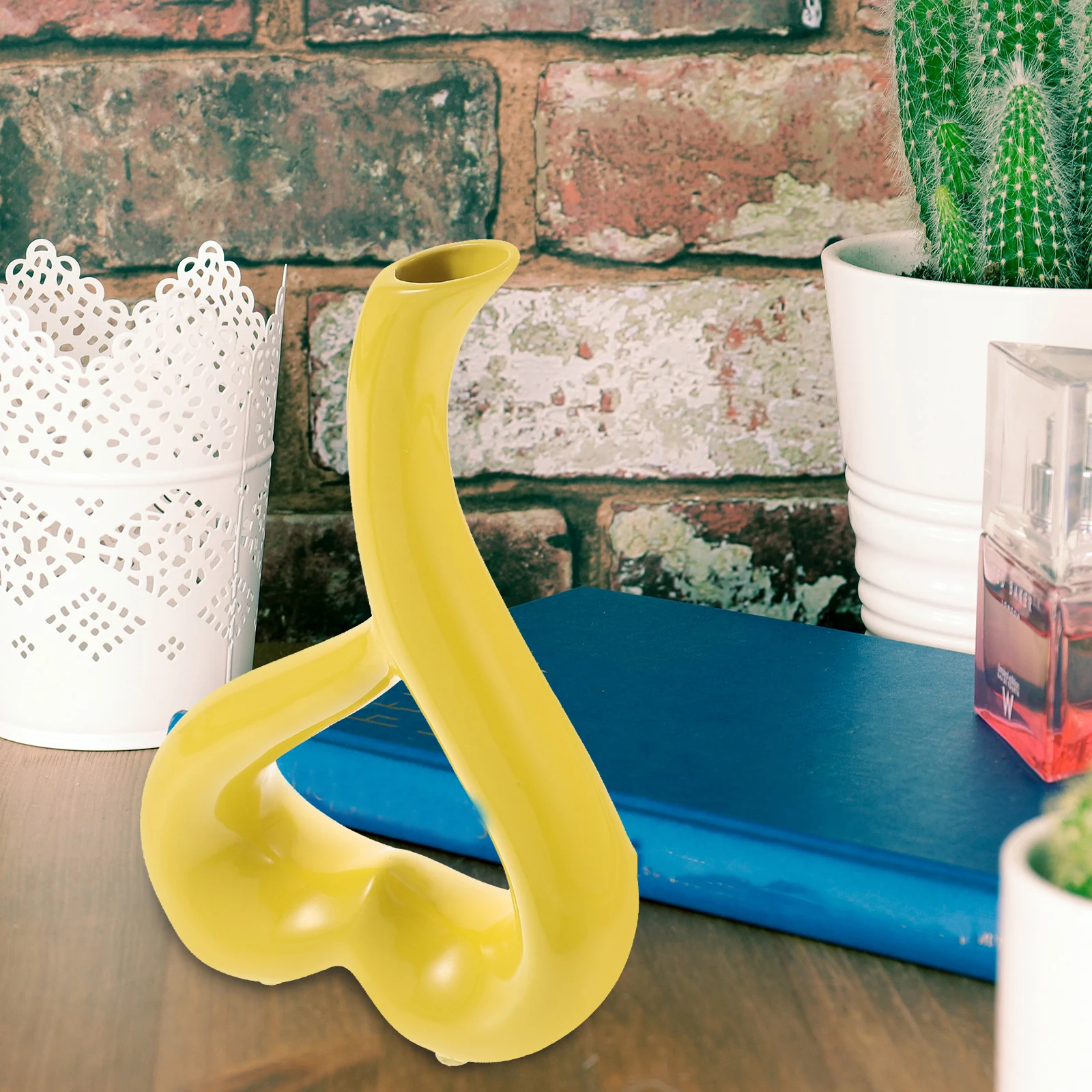 

1Pcs Heart-Shaped Ceramic Flower Receptacle Yellow Long-Lasting Flower Vase Home Vase Decoration Ceramic Ornament