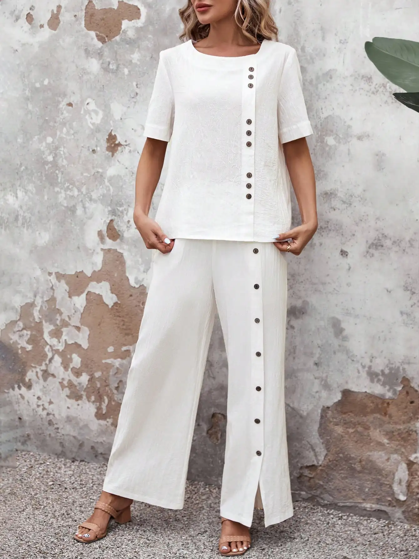 Abito con pantaloni larghi a gamba larga e top a maniche corte in cotone e lino tinta unita