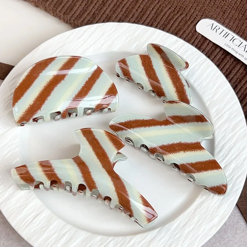 

4pcs Vintage Striped Hair Claw Women Adorable Elegant Design Trendy Chic Accessory Stylish Girls Headwear Daily Casual Outfits