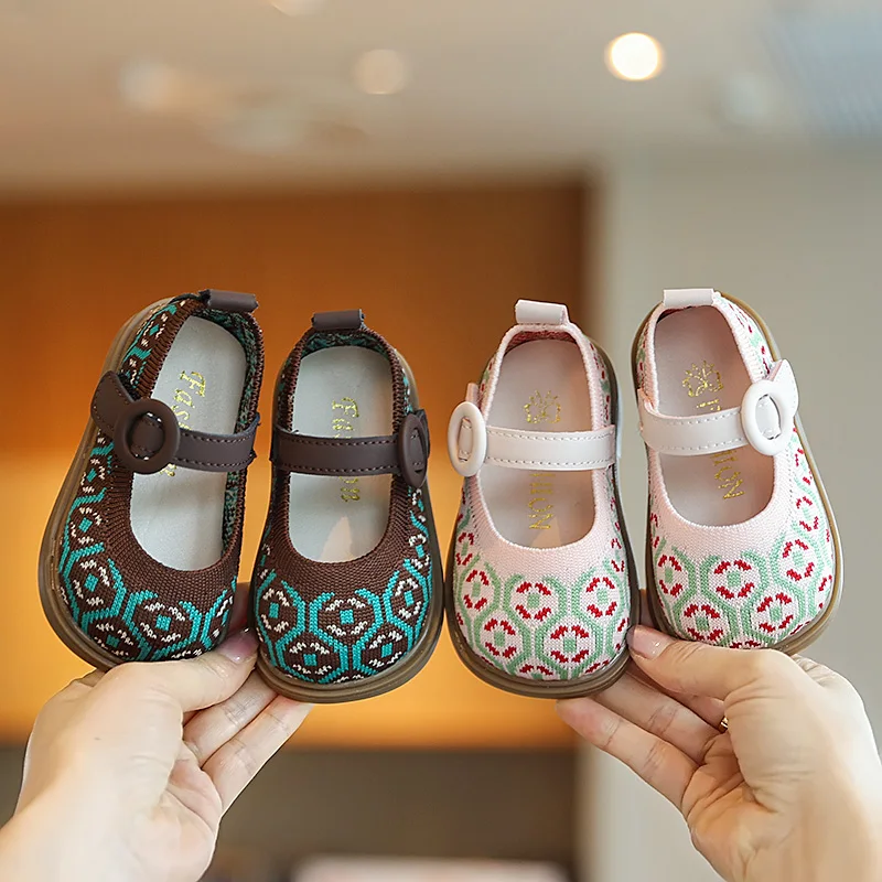 

Детские повседневные туфли: универсальные мягкие туфли для малышей, милые цветочные узоры, новинка 2026 года, плоские туфли для девочек, с круглым носком, нескользящие