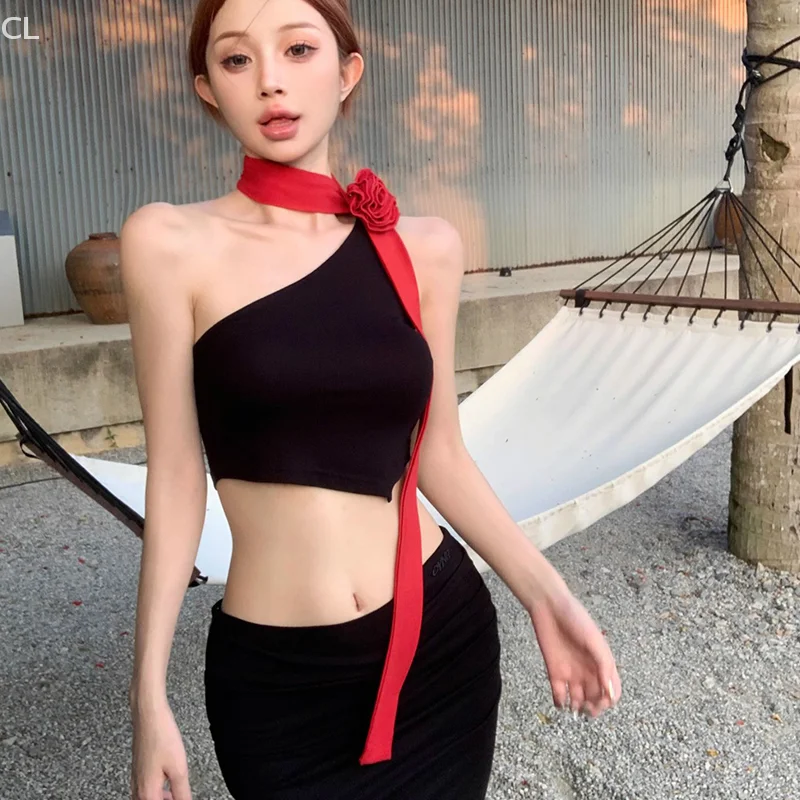

Лето 2025 г., корейский дизайн, топ Pure Desire Spicy Girl, черный топ на одно плечо с наклонными плечами и подвесным шейным ремнем