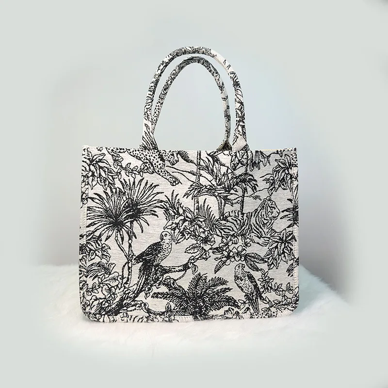 

Large capacity handbag linen cotton flower embroidery retro exquisite doodle fashion shopping bagTote Bag