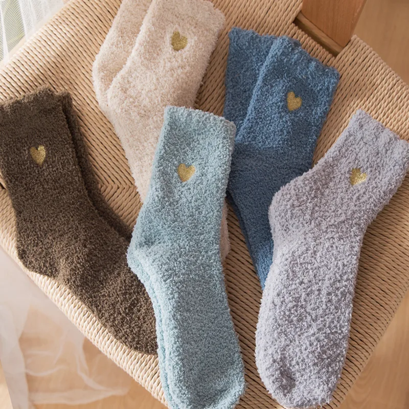

8 Pairs Autumn Winter Casual Fleece Mid-Calf Women Socks Thick Floor Socks with Embroidered Heart Design Sleeping Socks Hosiery