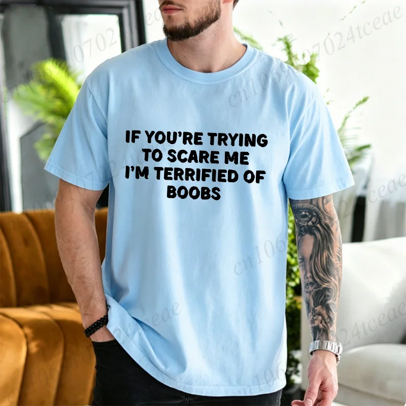 Lustiges sarkastisches Herren-T-Shirt: Wenn du versuchst, mich zu erschrecken, habe ich Angst vor Brüsten. Grafisches, lässiges, witziges, lockeres Oberteil für Männer. – Detail 4