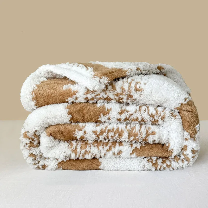 Autumn Thick Blanket Office Sofa Napping Leisure Blanket Jacquard Simple Coral Fleece Stripe Multi Functional Warm Cover Carpet
