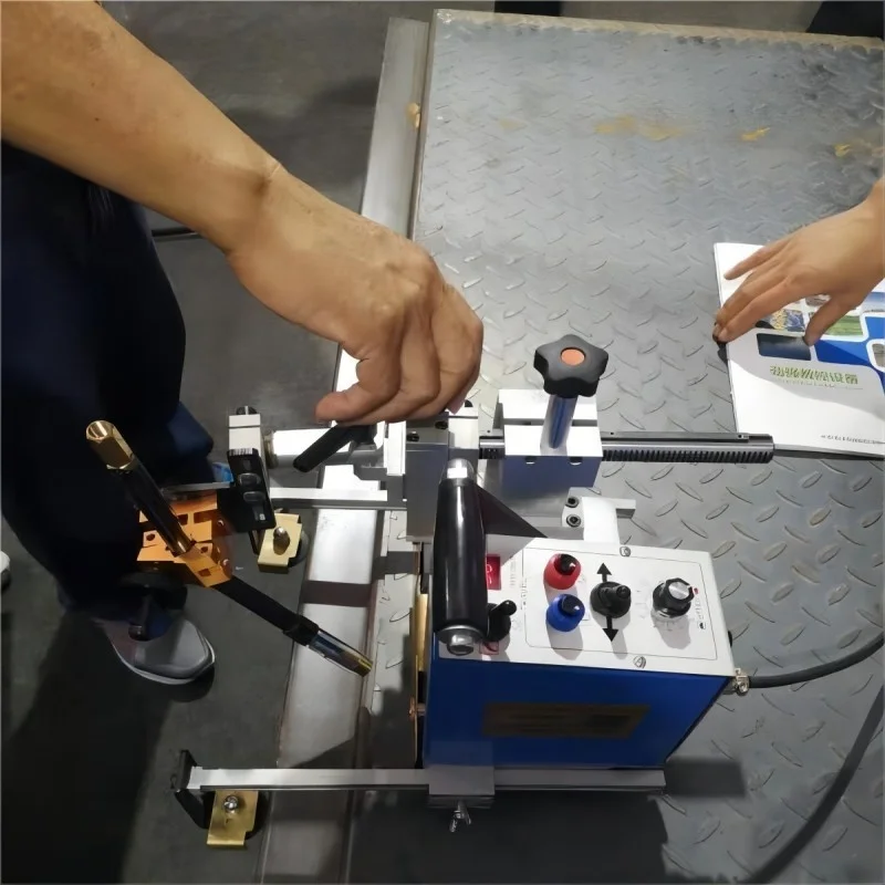 Automatic standard fillet welding tractor horizontal fillet welder welding torch holder robot welding machine portable