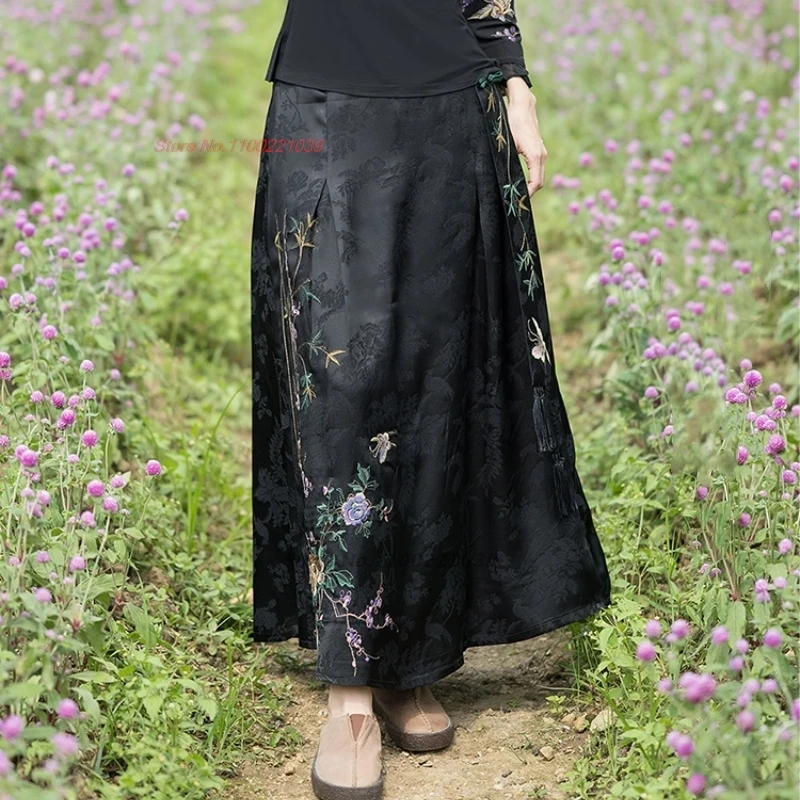 تنورة صينية عتيقة لعام 2025 تنورة جاكار ساتان مطرزة بالزهور الوطنية تنورة شرقية تقليدية بخصر مطاطي تنورة على شكل حرف a