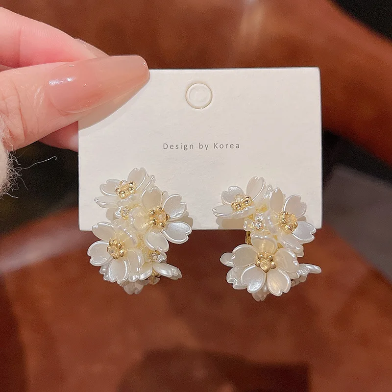 Hydrangea Shell Flower Ball Hoop Earrings Women's Ins Style Statement Plant Elegant Ear Jewelry Accessories