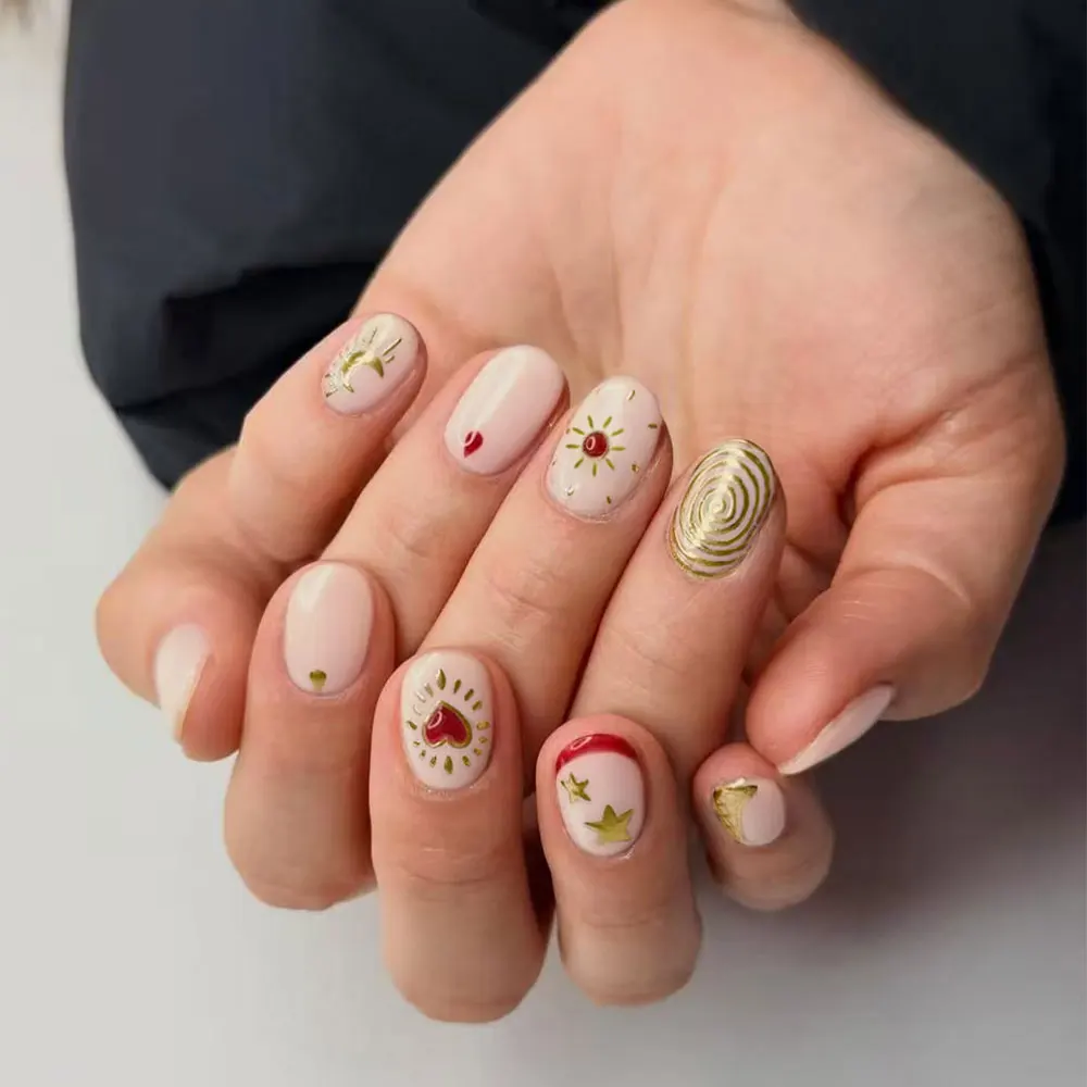 24 pieces per set. Short oval-shaped solar star heart-shaped glittered pressed nails. Easy to wear and remove.