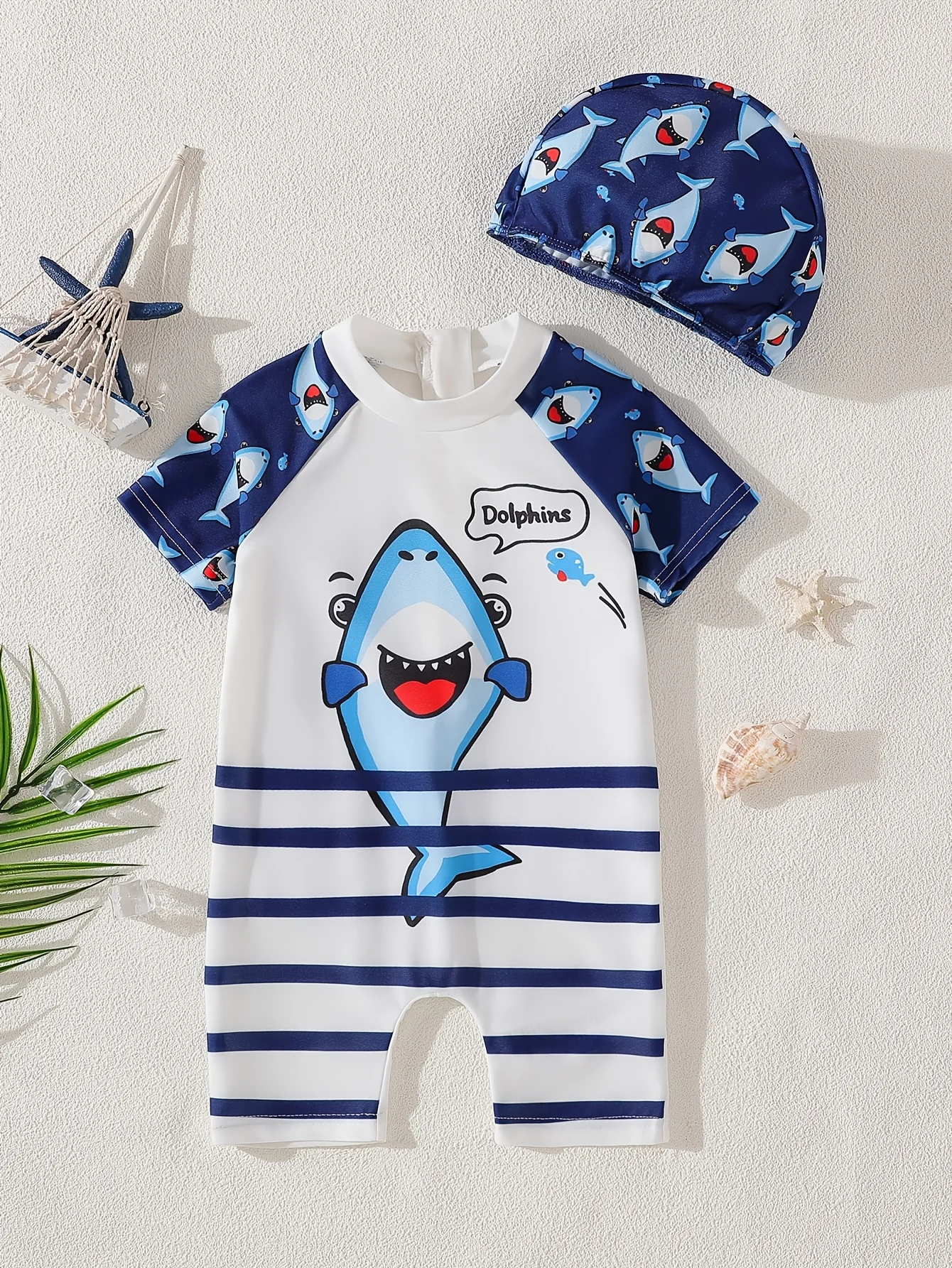 

Купальный костюм с принтом Baby Shark: солнцезащитный дизайн с короткими рукавами + шапочка для плавания | Подарок на День святого Валентина / Подарок на день рождения малыша