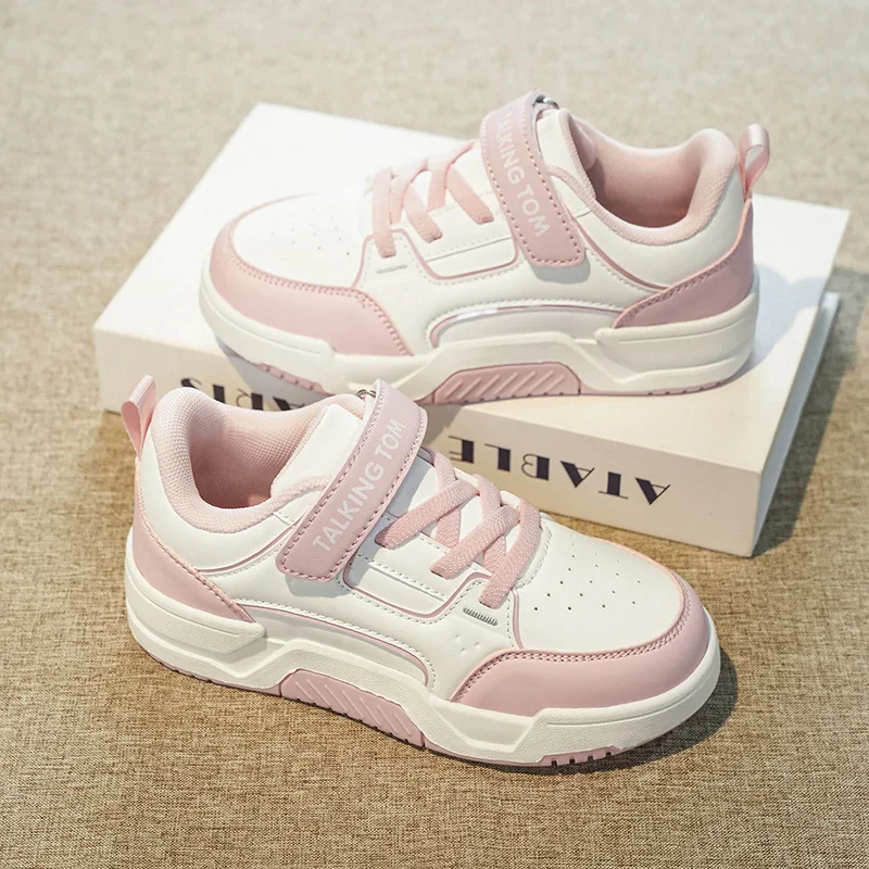 A pair of children's fashion stitching sneakers, breathable perforated toe, wear-resistant student walking shoes JY-1018