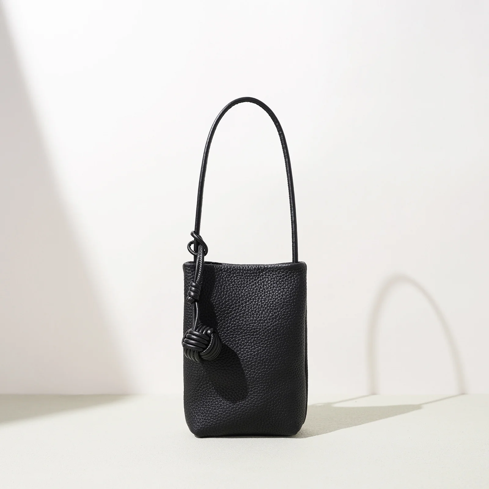 Bolsa crossbody feminina de alta qualidade, primeira camada de couro de vaca, mini bolsa pequena multicolorida para uso diário, bolsa de telefone com pingente de hortênsia