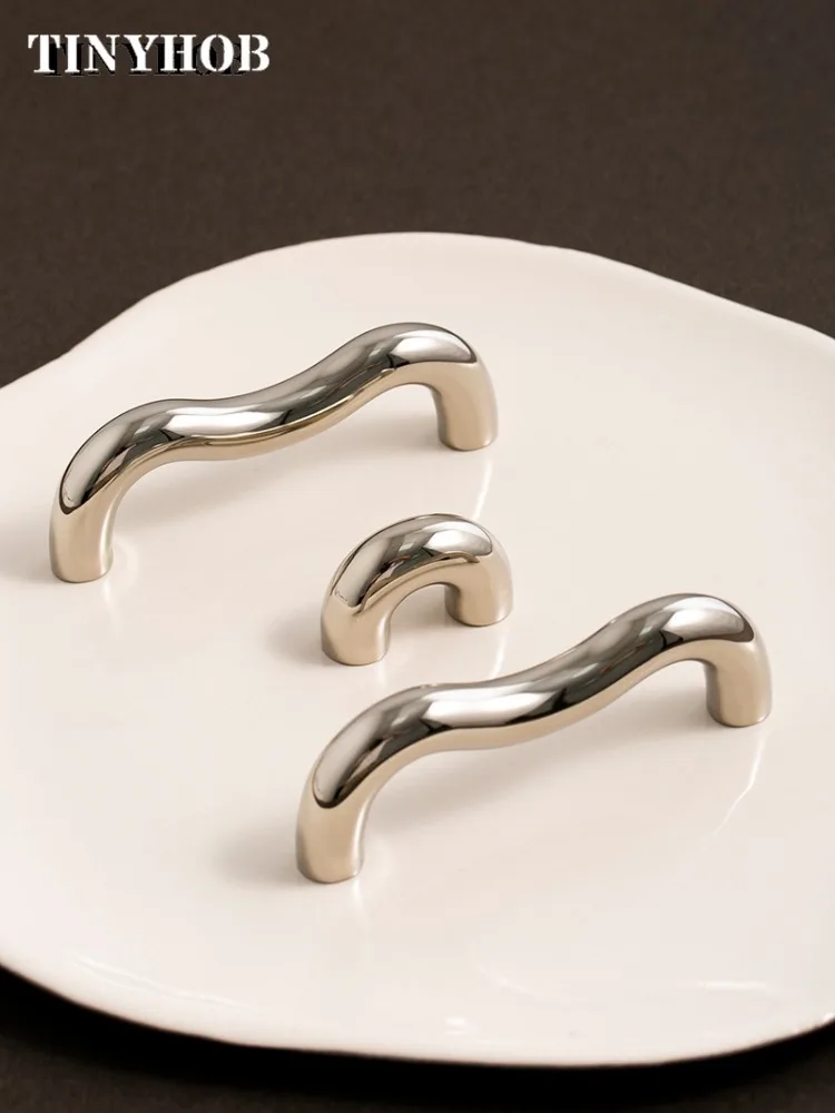 Poignée de meuble en laiton minimaliste européen, poignées de Bar d'armoire, commode de chambre à coucher, poignée de chevet, poignée de porte en Nickel brillant