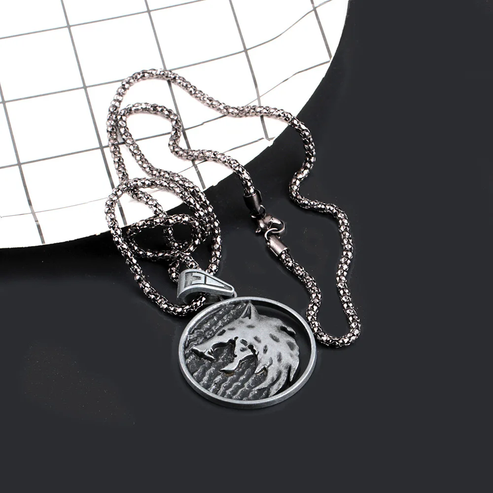 لعبة جديدة فيلم The Witcher 3 Wild Hunt Wovlen Geralt قلادة معدنية الطيور القط سيريلا مجموعة الدعائم صندوق الهدايا