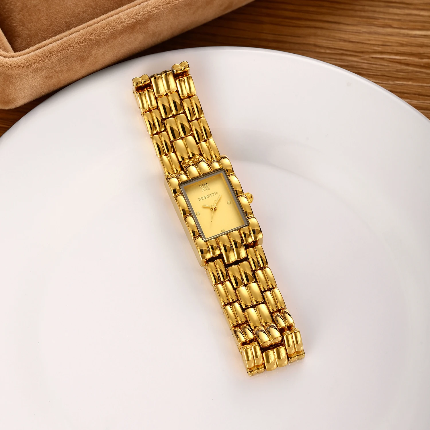 Retro Small Square Plate Women's Quartz Watch, Light Luxury, All-Gold Metal Chain Strap, Roman Scale, Simple Business Commuter Women's Watch