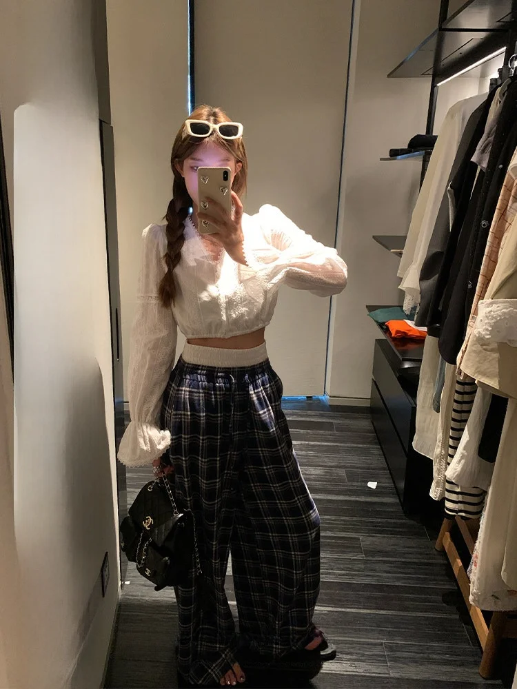 

Luu Lace Splice V-neck Short Shirt Women's Spring Autumn Bell Sleeve Design Korean Style Pure Color Commute Fashion