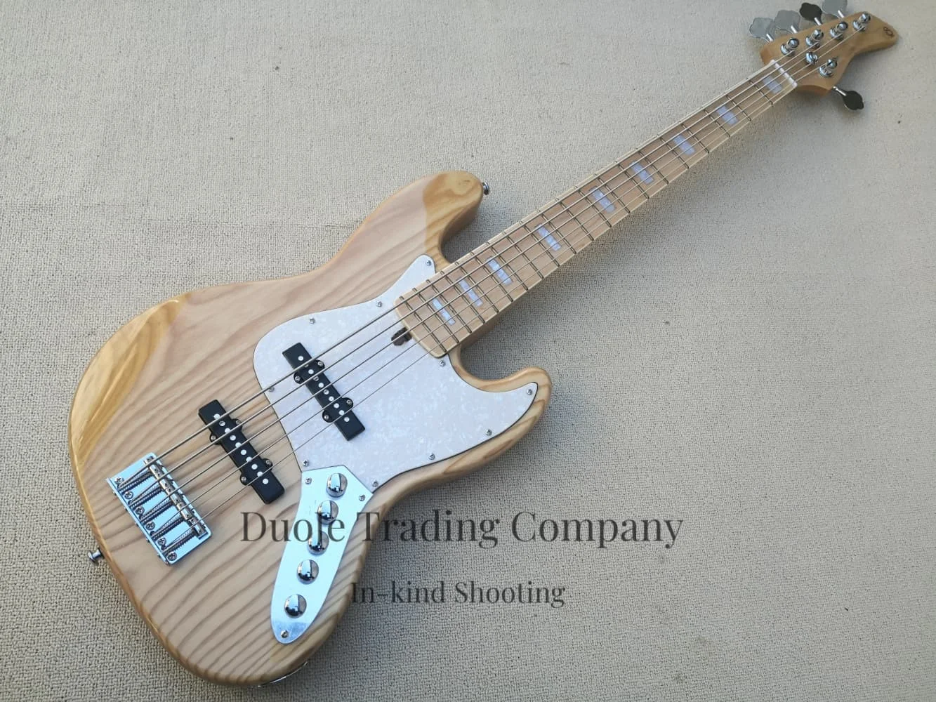 5 strings natural bass guitar, fixed bridge, Ash wood body, maple fretboard, V7 bass, pearl fretboard, active line