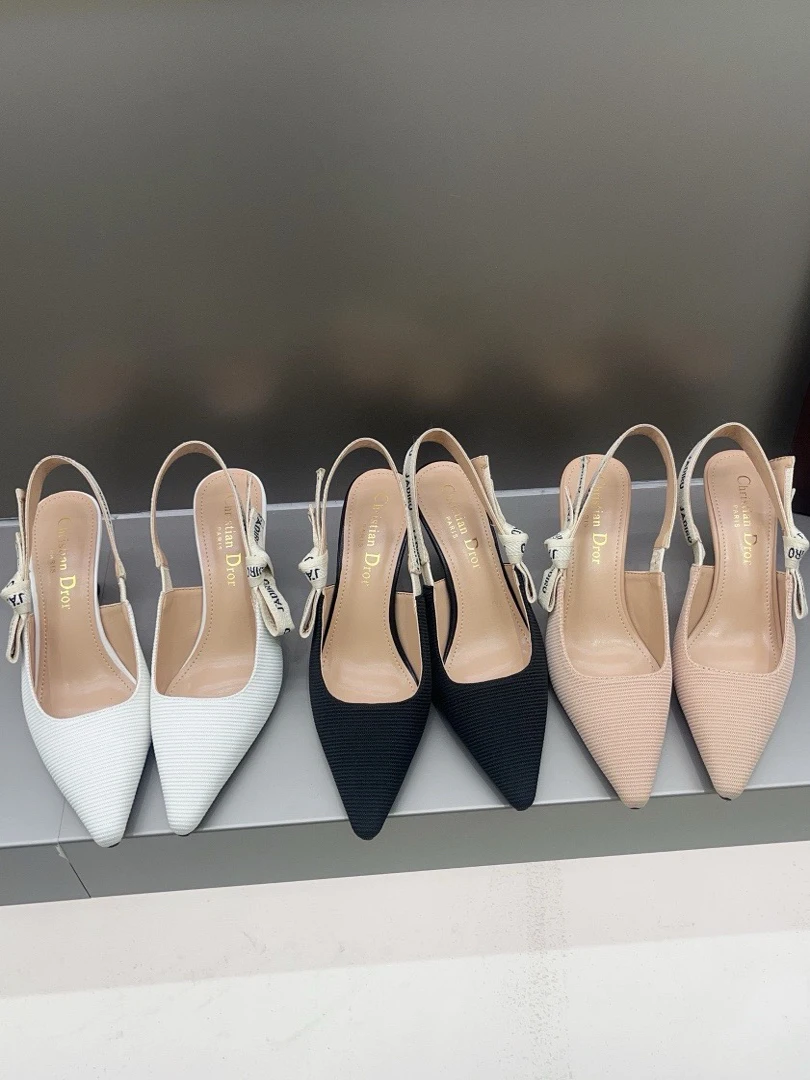 صندل أنيق بكعب رفيع ومقدمة مدببة مع تطريز على شكل فراشة وعقدة، تصميم جديد لعام 2025 بكعب منخفض وتصميم حروف بأسلوب عطري خفيف #4