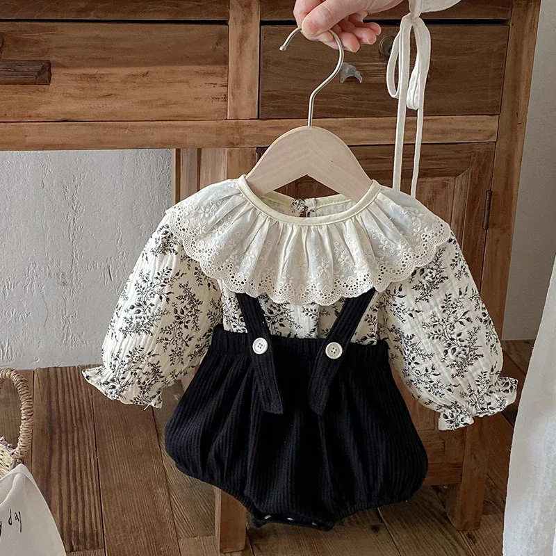 

Новинка 2023 года, осенний комплект детской одежды, хлопковая футболка с длинными рукавами и принтом + комбинезон без рукавов, костюм для малышей