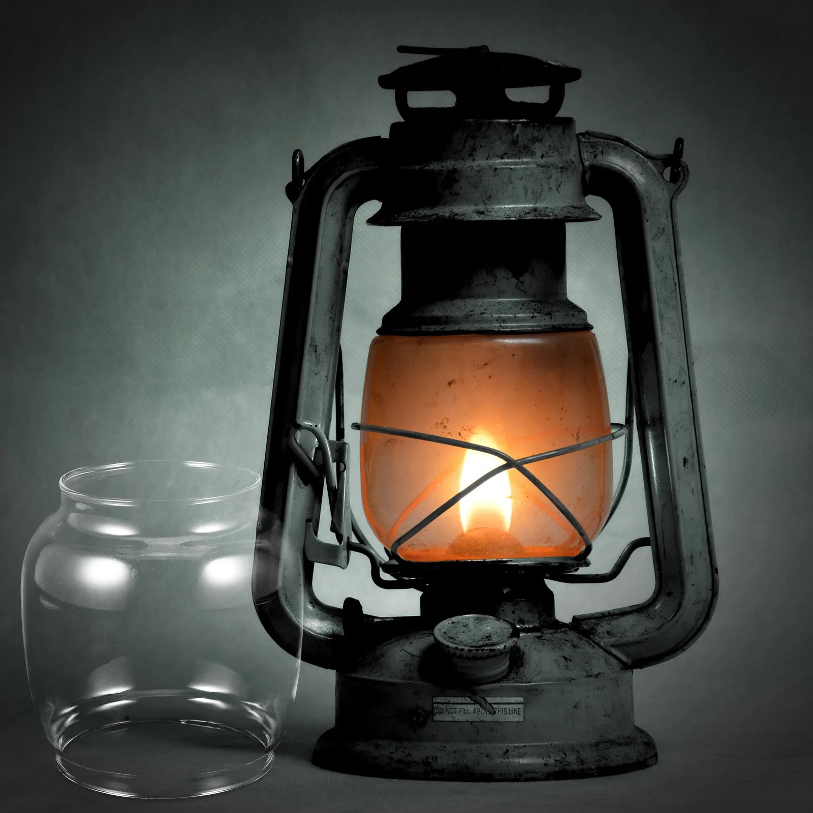 2Pcs Clear Glass Oil Lamp Chimney Windproof Lantern Globe Replacement Shade for Oil Lamps