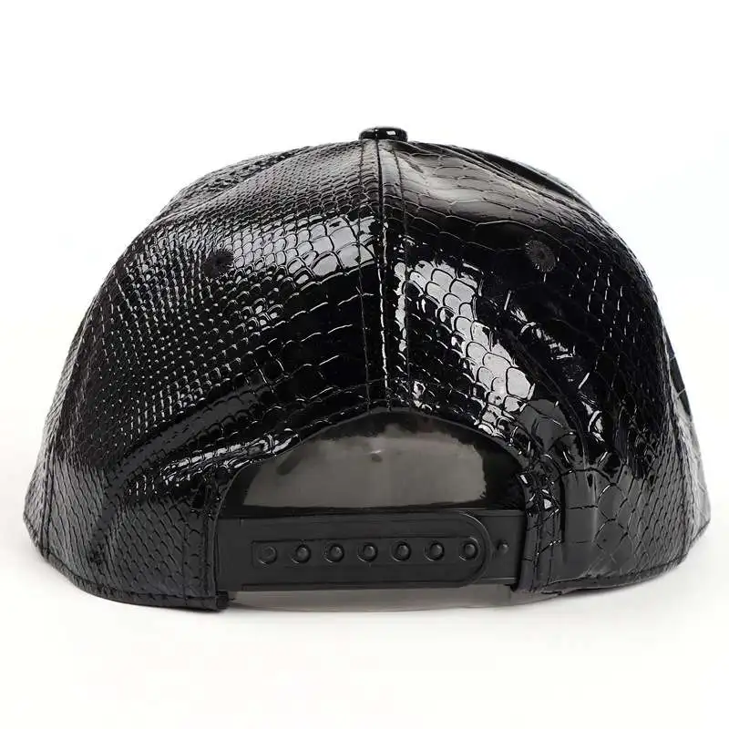 Cappello hip-hop da ballo di strada alla moda da donna con cappello da baseball con teschio di diamanti cappello a tesa piatta cappello da uomo in pelle stile coreano berretto con visiera a diamante fresco