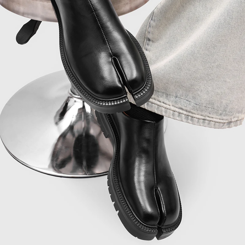 Tabi Shoes for Men and Women Classic Leather Split Toe Shoes Casual One Foot Shoes Unisex Flat Shoes Comfortable Design