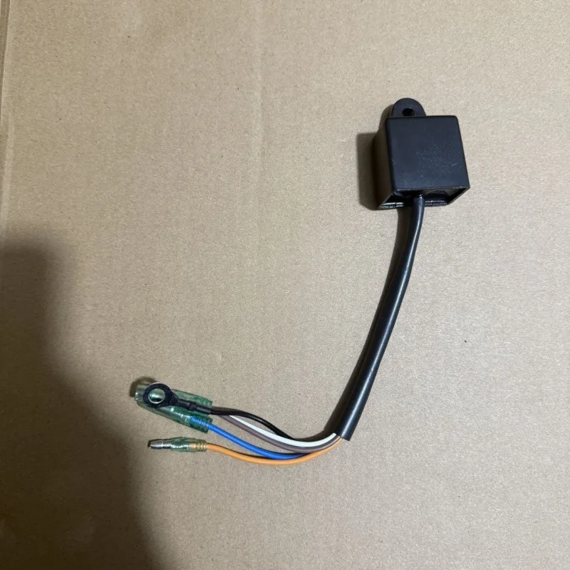 

2.6/3.5/3.6/4.8 2-Stroke Outboard Motor Igniter Coil Water-Cooled Engine High Voltage Pack