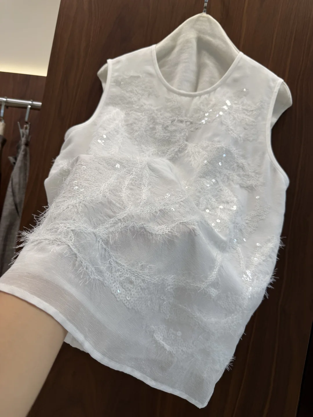 Spring/Summer Women's Wear: Intricate Heavy-Embellishment Sleeveless Vest Top with Embroidery and Sequins