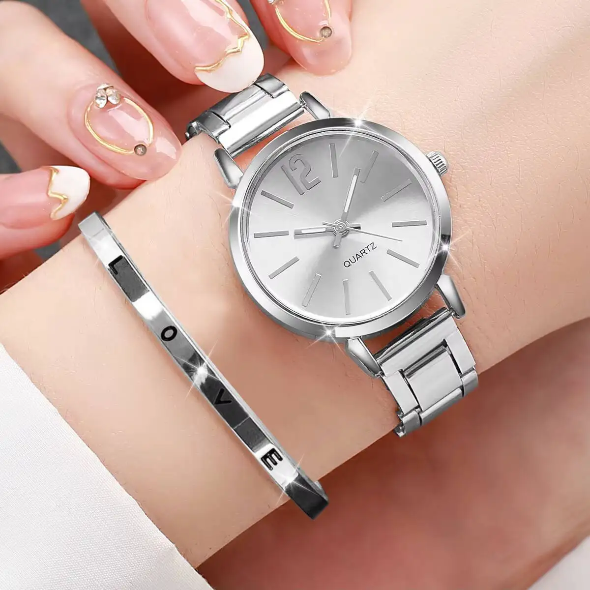 4PCS/Set Fashion Women Watches Elegant Ladies Analog Quartz Wristwatch Opening Cuff Bracelets Set Reloj Mujer（Without Box）