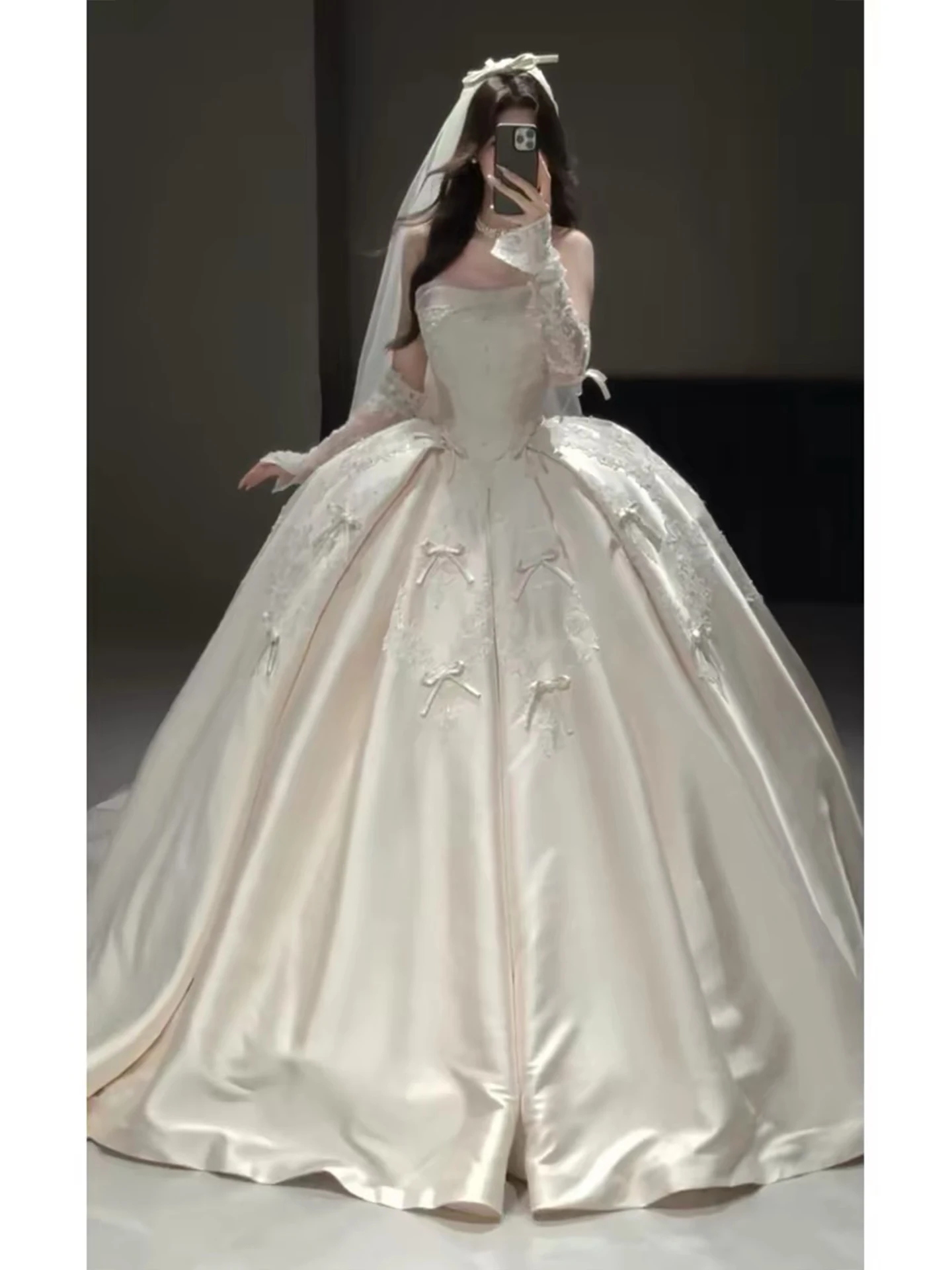 Satin Main Wedding Dress 2026 New Bridal Heavy Work Tube Top French Royal Style Light Luxury Lace Embroidery Advanced Texture