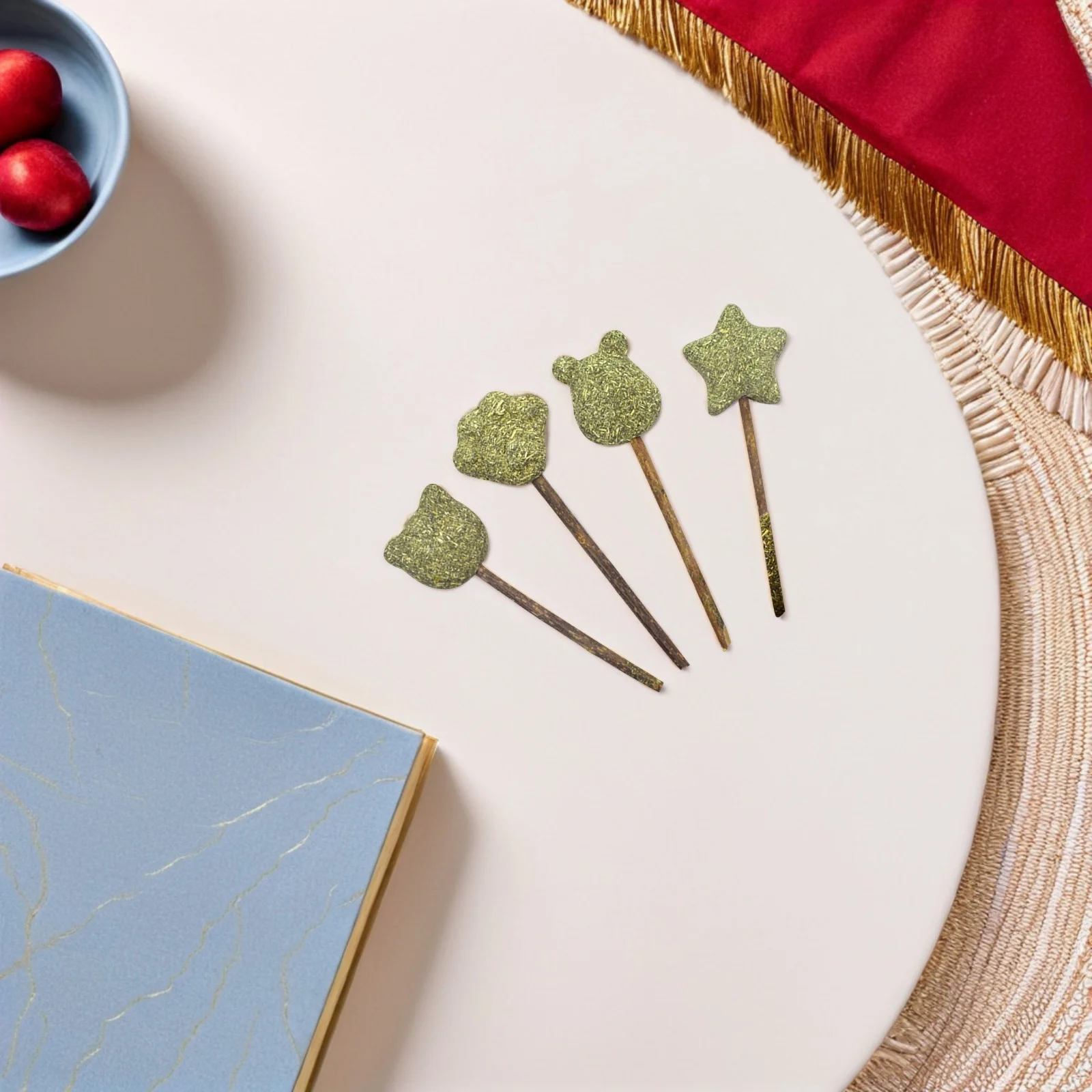 

4Pcs Catnip Lollipop Natural Edible Cat Snack Portable Pet Candy for Healthy Digestion and Active Cats Cat Catnip Lollipop