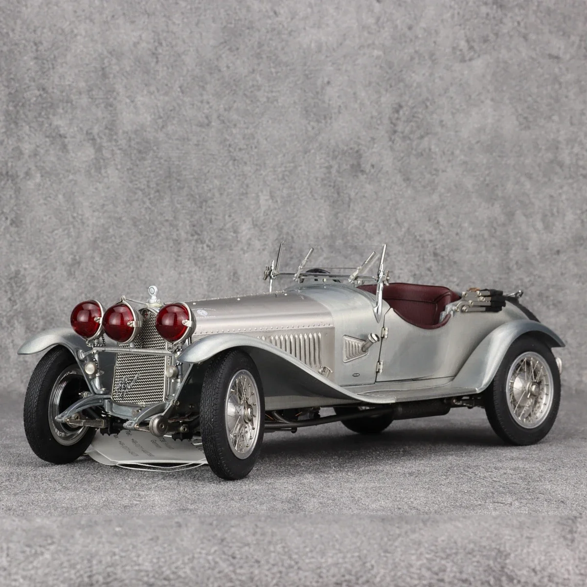 

Масштабная модель автомобиля CMC 1:18 Alfa 6C 1750 GS, версия с прозрачным покрытием, лимитированная серия, полностью открывающаяся, из металлического сплава, статическая, коллекционная, подарок