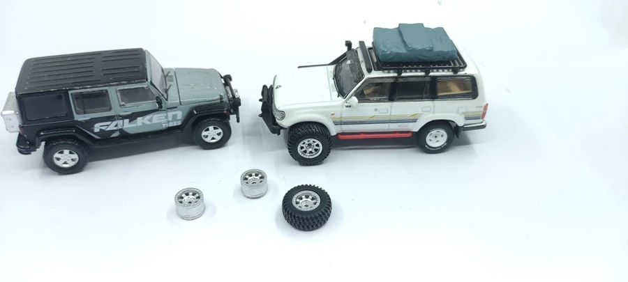 4PCS 1:64 Handmade Car Model Hard LC76 Off-road Vehicle Wheel Hub Tire Garage Scene YY008