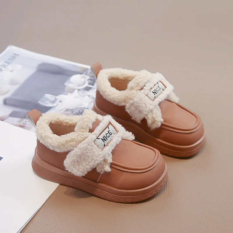 

2025 Winter New Children's Shoes for Girls Lightweight Suede Anti slip Casual Shoes Thick and Comfortable Soft soled Warm Shoes