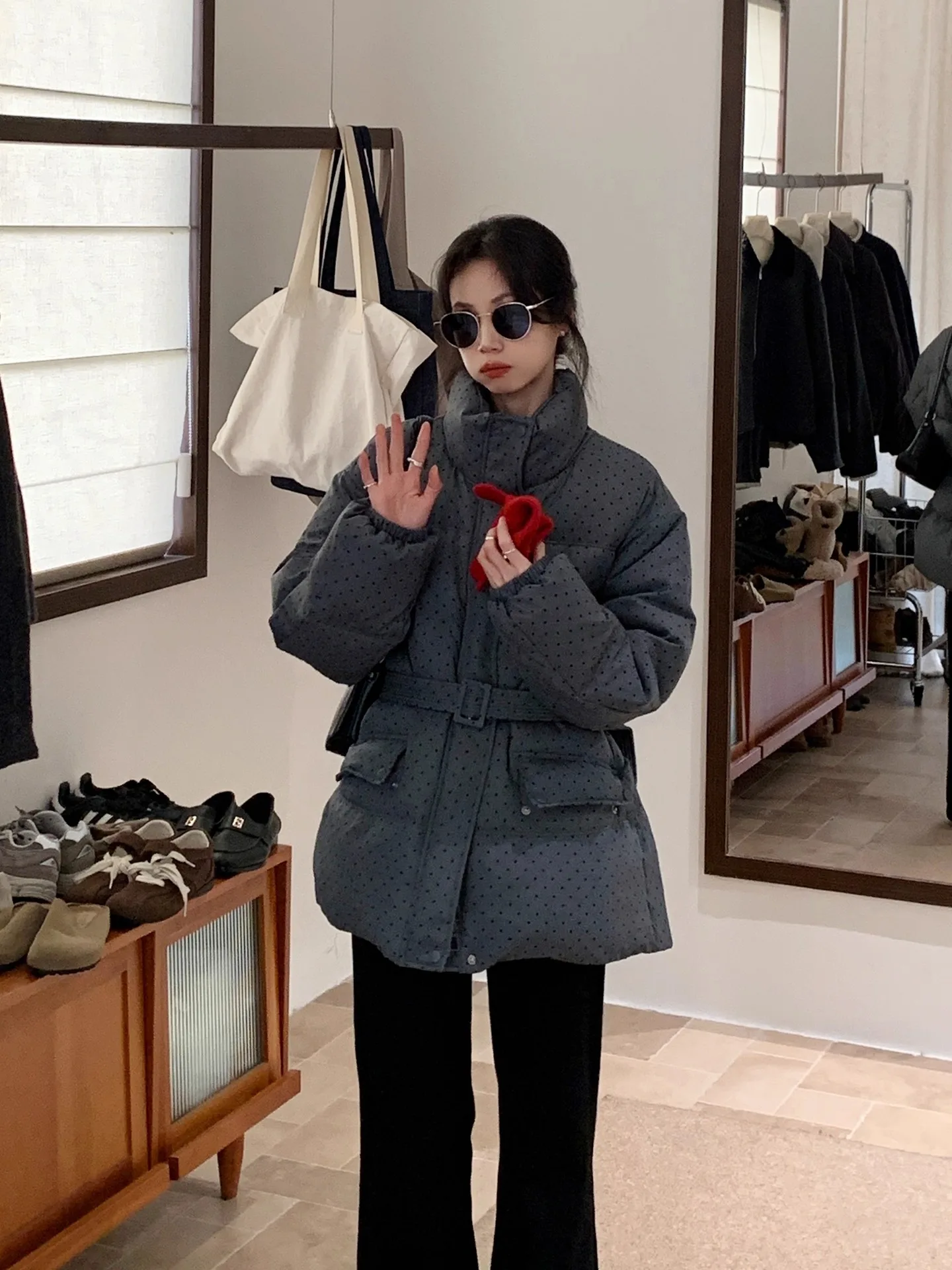 

BRIVIN: Женская зимняя утепленная куртка-пуховик в горошек с воротником-стойкой, с поясом, приталенная, теплая, повседневная, средней длины