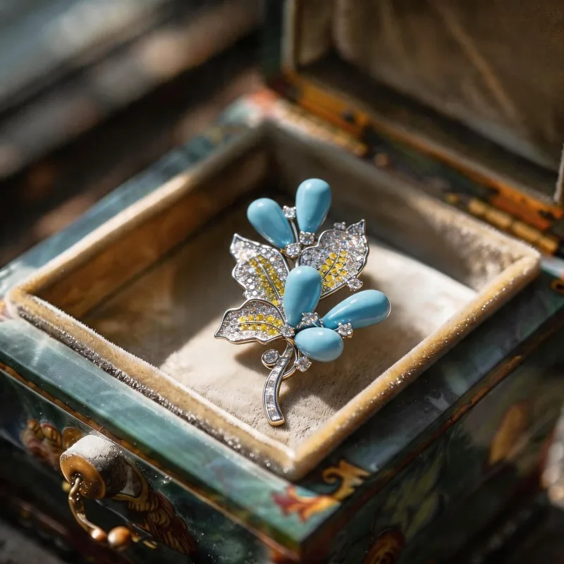 New‑Style Bouquet‑Shape Inlaid Brooch Exquisite Lapel Pin Clothing Accessory for Women