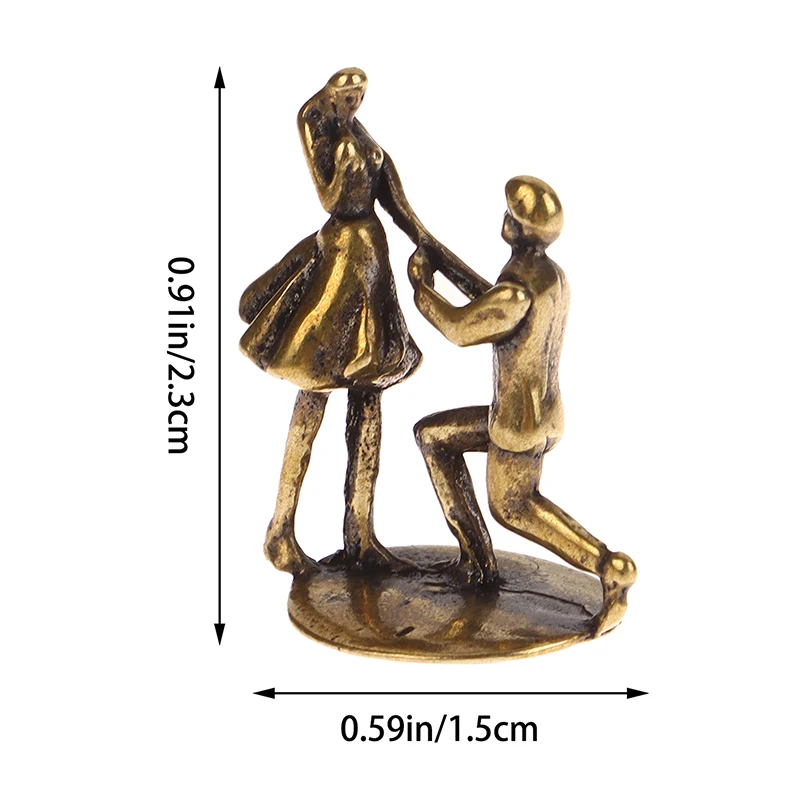 Mini Brass Couple Proposal Figurine Statue Miniature Artistic Sculpture For Dining Room Office Cabinet Bookshelf Decoration